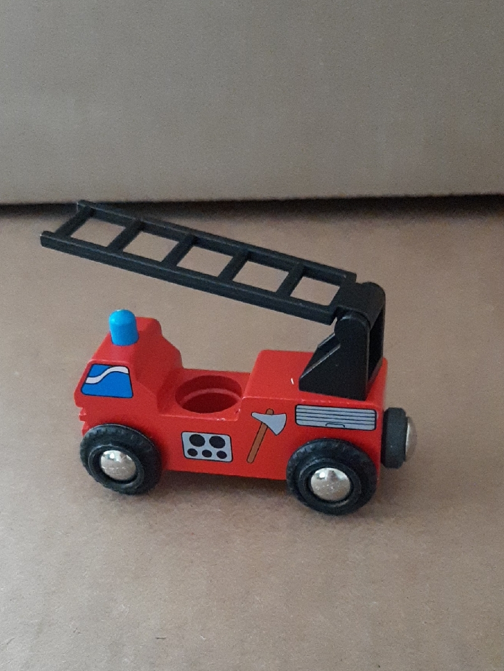 Brio Wooden Trucks - Picture 5 of 10